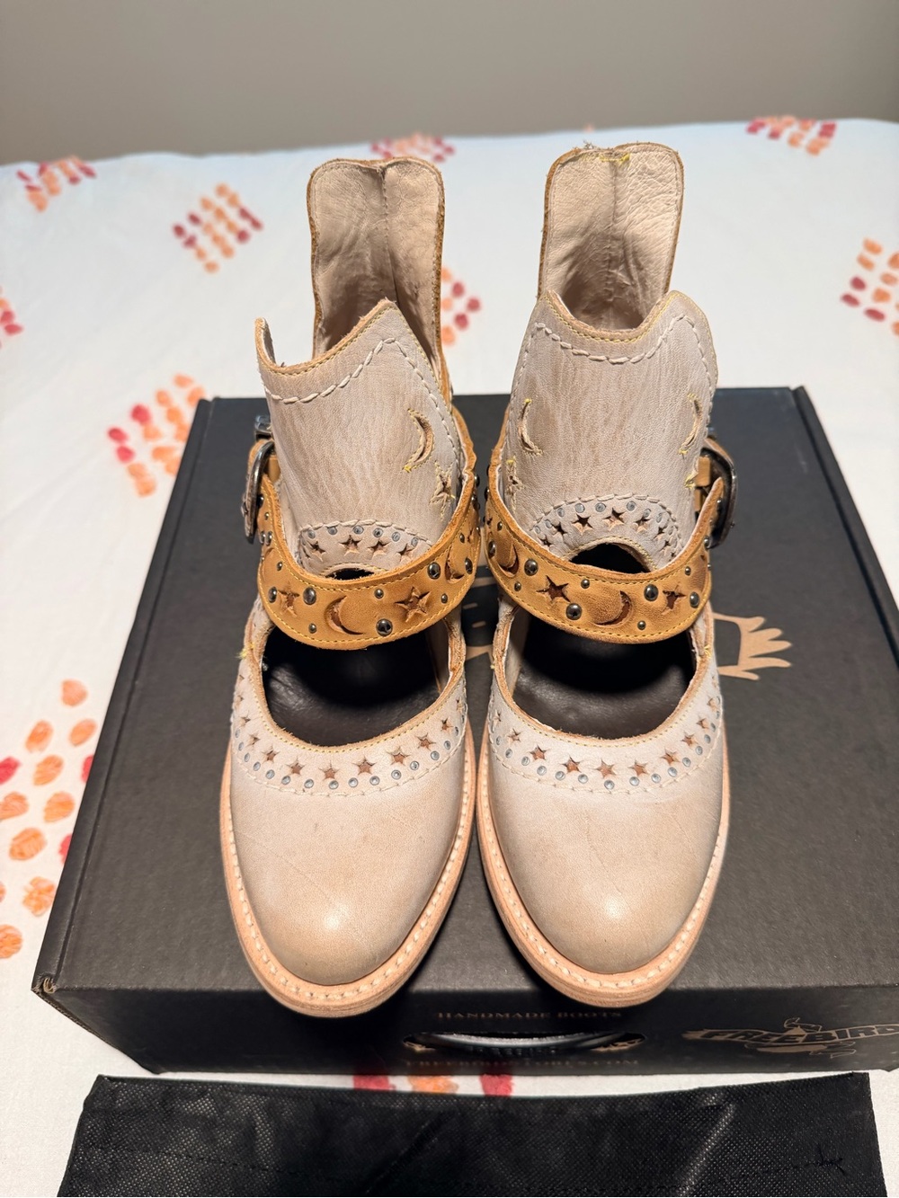 NWT Freebird Stardom Boots Beige and Tan Leather